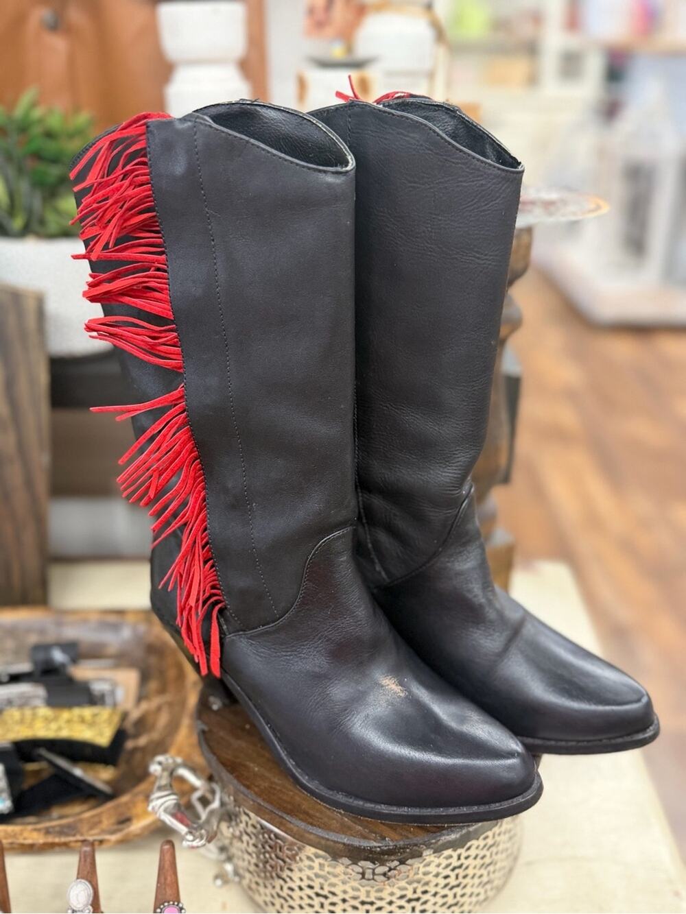 Dingo Vintage Women’s Black Leather with rare snap on Fringe cowgirl boot size 7